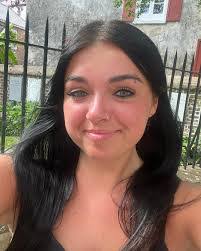 Lilly Foster's Instagram, Twitter & Facebook