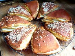 Ich Hab Da Mal Was Ausprobiert Blattrige Laugenecken Selbst Gebacken Laugenecke Kochen Und Backen Essen