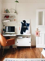 Alle wohnzimmer schreibtische auf einen blick. Arbeitsplatz Und Ausstellungsflache In Einem Wohn Wohnzimmer Schreibtisch Inneneinrichtung Apartments Schlafzimmer Schreibtisch