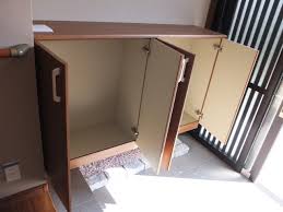 Japanese companies and organizations often send their male employees to various locations throughout japan. Getabako Japanese Style Shoe Storage