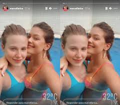 Em um dia de 2019, após uma sessão de vidro, de m. Vitoria Strada E Marcella Rica Posam Agarradinhas Na Piscina O Fuxico