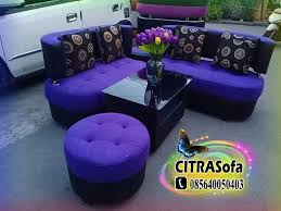 Sofa minimalis dengan desain meja samping ini cukup keren, sehingga cocok ditempatkan di dalam ruang tamu kecil untuk menambah kehangatan di dalam rumah. Sofa Mungil Dan Imut Ini Dapat Jual Sofa Kursi Murah Facebook