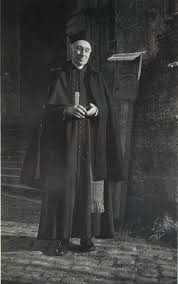 The color of the vestments of the pope, or any priest or bishop, depends on the liturgical season. How To Find A Catholic Priest By Name Arxiusarquitectura