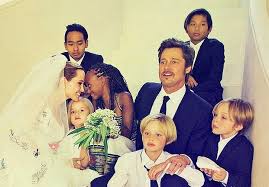 Die schauspielerin hat demnach zusammen mit maddox (19), pax (17. Angelina Jolie Und Brad Pitt Die Hochzeit Hat Unsere Beziehung Verandert