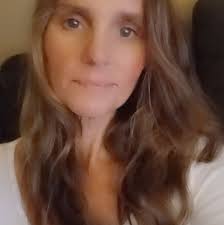 When is the peak time for leaves to change in Gatlinburg?