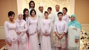 10 februari 1989 keturunan : Tan Sri Mohd Noor Ayah Neelofa Lolishie