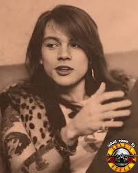 Já viram o Axl tocando baixo? 🎸❤️‍🔥 -— tag's —— #axlrose #slash  #duffmckagan #izzystradlin #steven #gunsnroses #gunsfuckingroses #rock  #rocknroll #rockmetal #axlperfectionrose #axlrosefans  #apettitefordestruction #knockingonheavensdoor ...