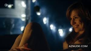 ALLES MUSS RAUS - EINE FAMILIE RECHNET AB NUDE SCENES - AZNude