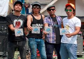 Berikut adalah lirik serta chord lagu terserah dari slank: Chord Slank Terserah Dari Nada Dasar C Kunci Gitar Id