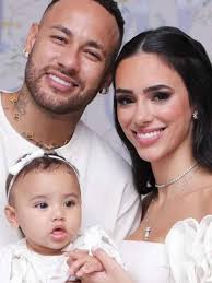 Bruna Biancardi mostra primeiros passos da filha com Neymar; veja vídeo