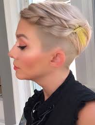 yellow dip dyed platinum braid up style for short undercut pixie flechtfrisuren kurze haare geflochtene frisuren flechtfrisuren