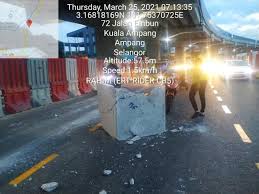 Untuk pertanyaan tentang apa pun silahkan lewat instagram atau fb subscriber spotlight. Bongkah Konkrit Terjatuh Atas Jalanraya Suke Expressway Nafi Bukan Daripada Kerja Pembinaan Wapcar
