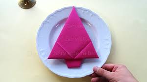 Servietten falten effektvolle tischdeko von schnell bis. Servietten Falten Fur Weihnachten Weihnachtsbaum Weihnachtsdeko Selber Machen Tischdeko Youtube