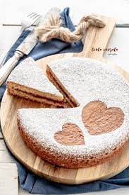 Con il termine marmellata si intende comunemente una preparazione semisolida dolce, o più raramente agrodolce, a base di vegetali a pezzetti e zucchero e cotta a lungo. Torta Versata Con Confettura Di Lamponi Madame Gateau