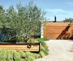 Native Indigenous Plants Thrive In This Coastal Garden Coastal Gardens Native Garden Australian Native Plants