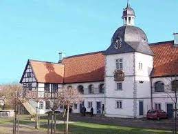 Übrig blieb vom einstigen wasserschloss nur die vorburg mit dem wirtschaftsteil. Wasserschloss Rodenberg Rodenburg In Dortmund Aplerbeck