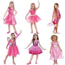 Un giorno, dopo essere stata baciata da una farfalla magica, kara scopre di avere degli incredibili poteri magici che le permettono di trasformarsi in super sparkle, un'eroina volante mascherata! Costumi Barbie Regaliperbambini Org