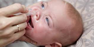 Un nez qui coule, une toux fréquente et irritative accompagnée de douleurs thoraciques, une voix enrouée sont les premiers symptômes de la trachéite. Rhume De Bebe 3 Remedes De Grand Mere