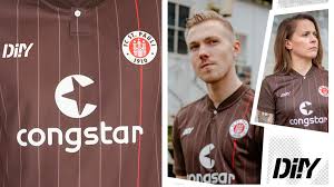 Pauli trikots das aktuelle trikot 20/21, als heimtrikot und auswärtstrikot, ist dabei der absolute liebling der fans. St Pauli Diy Nachhaltige Selbstgemachte Trikots Fur 2021 Sneakerjagers