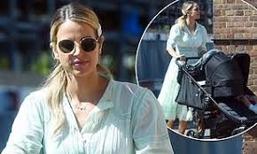 Vogue Williams Takes Newborn Baby Girl And Son For A Walk Daily Mail Online Vogue williams melted the loose women's hearts when she introduced her baby daughter, gigi, to vogue also spoke about the pressures mothers can face after the birth of a child and explained why. vogue williams takes newborn baby girl