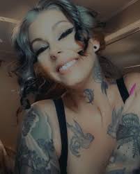 Kristin Bare's Instagram, Twitter & Facebook