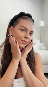 No-mascara makeup for the farmers market + a slicked back bun 🍓💌👩‍🌾