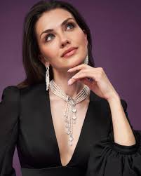 Playful sophistication. Discover our latest one of a kind masterpieces at  @hautejewelsgeneva from 30th March