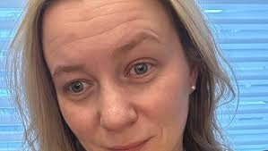 Amazon.com : SheaMoisture Illuminating Body Butter with Coconut & Hibiscus,  Niacinamide and Pro-Ceramides, Renewing Skin's Natural Glow, 48H  Moisturizing 11.5 oz : Beauty & Personal Care