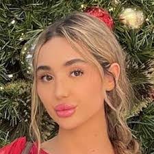 Alyssa Michelle's Instagram, Twitter & Facebook