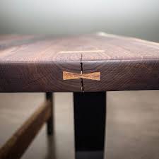 Walnut Bow Tie In The Endgrain Of A Walnut Slab Coffee Table Woodwork Woodcraft Woodworker Woodwork Walnut Slab Coffee Table Coffee Table Wood Joints