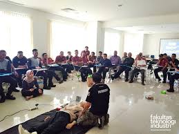 Salah satunya ialah pertolongan pertama gawat darurat (ppgd) di alam bebas. Pelatihan Evakuasi Gawat Darurat Dan Pertolongan Pertama Gawat Darurat Ppgd Fti Uad