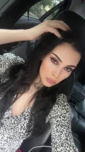 Mari Schultz's Instagram, Twitter & Facebook