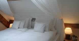 bed breakfast landelijk logeren woon badkamer en ruime slaapkamer met 2 persoons bed en 3 bedsteden zimmer schlafzimmer ideen gemutlich schlafzimmer deko