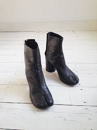 Shop designer items by maison margiela online. Maison Martin Margiela Black Tabi Boots 40 V A N Ii T A S