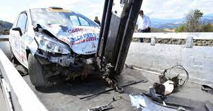 Tragico incidente oggi durante il 41° rally dell'appennino reggiano, dove un'auto è uscita fuori strada causando la morte di due giovani spettatori. Oxwprhvw 0g3rm