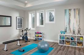 Farbgestaltung mit kräftigen und grellen farben_distinctive designs by janelle. Fitnessstudio Zuhause Einrichten Hilfreiche Tipps Und Ideen