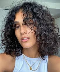 Nov 02, 2019 · tagli capelli medio corti, nuove idee e tendenze moda per cambiare stile e togliere qualche anno dal volto grazie a un colore nuovo e un taglio ben fatto. Tagli Capelli Ricci 2022 Corti Medi Lunghi Ecco I Migliori Da Provare