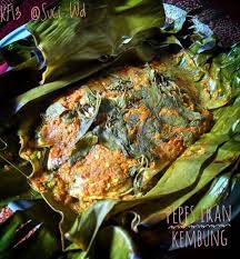 4 ekor ikan kembung 4 iris lengkuas 4 lembar daun salam 4 lembar daun jeruk. Pepes Ikan Kembung Ala Suci Wulandari Diet Keto