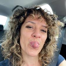 Why Kamala's slow-footing the media