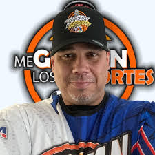 Arnold Santiago's Instagram, Twitter & Facebook