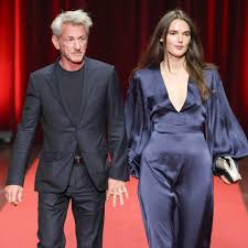 Sean Penn (65) reaparece con su novia, la modelo Valeria Nicov (30), y todos se fijan en este detalle