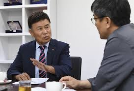 김원웅 회장은 박정희 전 대통령 집권기였던 1972년 공화당 사무처 공채 7기로 정계에 입문하였고, 1985~1986년엔 전두환 전 대통령의 민정당 조직국, 청년국에서 일했습니다. ê¹€ì›ì›… ì‹ ìž„ ê´'ë³µíšŒìž¥ ê¹€ì›ë´‰ì€ ë…ë¦½ìš´ë™ìœ¼ë¡œ í‰ê°€í•´ì•¼ ì´í›„ í–‰ì  ë…¼ëž€ì€ ëƒ‰ì „ì  ì‚¬ê³ 