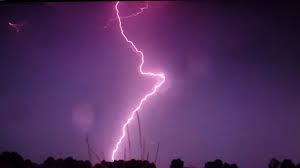 Als het onweert is het lichtniveau 7, zodat monsters kunnen spawnen, zelfs overdag. Onweer Op 23 Juli 2013 Youtube