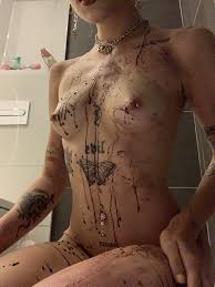 would you like to play with blood with me? nudes | GLAMOURHOUND.COM