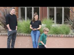 The lovebirds were arm in arm during a warm hug at the farm shop in la's brentwood. Ben Affleck And Jennifer Garner Are Reunited Again And Her Boyfriend John Miller Is Very Concerned Youtube