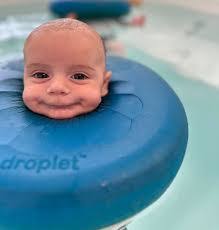 Hollie Bloom's Instagram, Twitter & Facebook