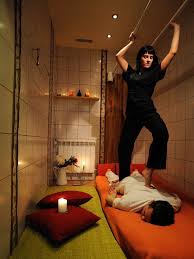 Futon On The Floor On Tatami Instead Of On The Table And With Bars Above I Would Need The Mat To Be Raised Just Massage Room Massage Room Design Ashiatsu