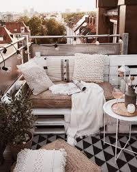 Balkon Gestalten Mit Diesen 7 Deko Tipps Klappt Es In 2020 Balkon Gestalten Terrassen Einrichtung Balkon Einrichten