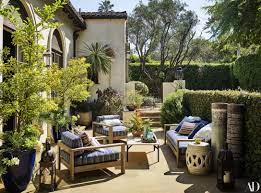 Alessandra Ambrosio S Santa Monica Home Is A California Dream California Homes Front Courtyard Patio