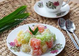 Lapis singkongmakanan satu ini tidak asing lagi di kalangan masyarakat kita. Resep Ongol Ongol Singkong Pelangi Yang Nikmat
